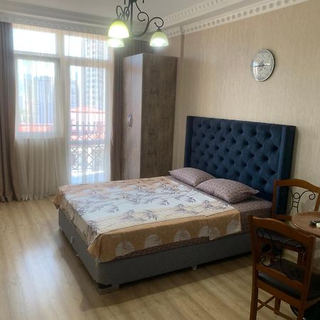 Berapartment With Mountain View Batumi Eksteriør billede