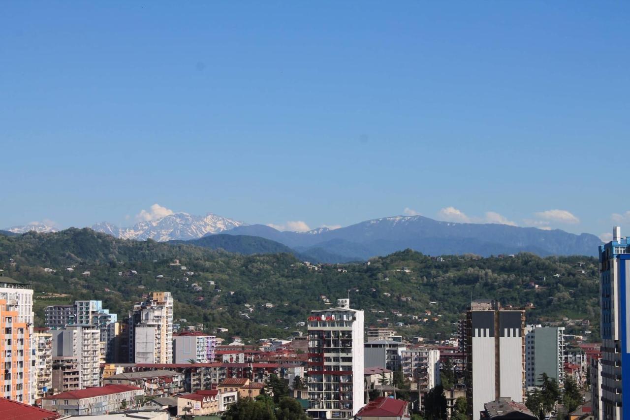 Berapartment With Mountain View Batumi Eksteriør billede