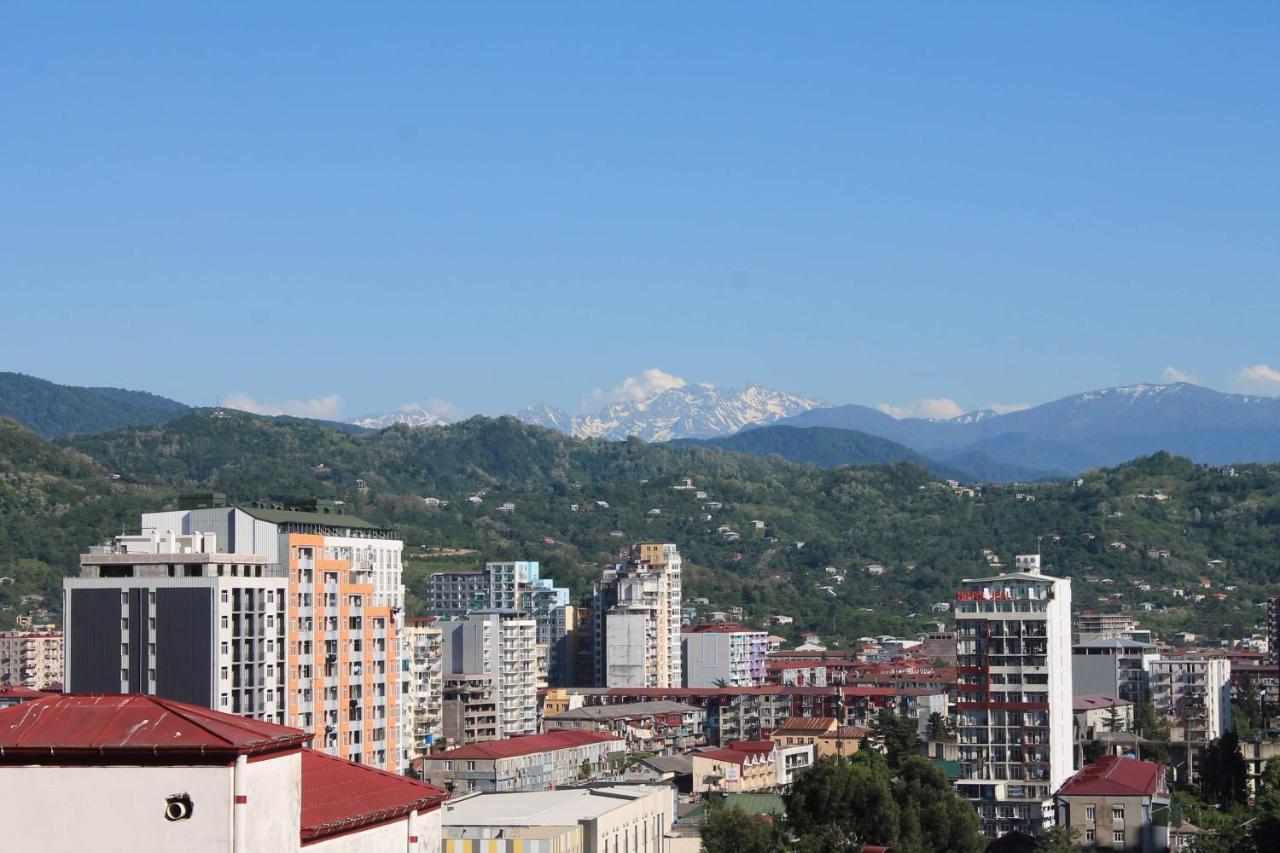 Berapartment With Mountain View Batumi Eksteriør billede