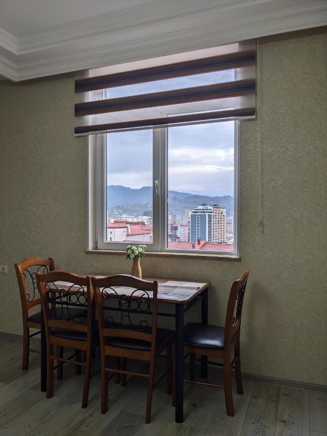 Berapartment With Mountain View Batumi Eksteriør billede
