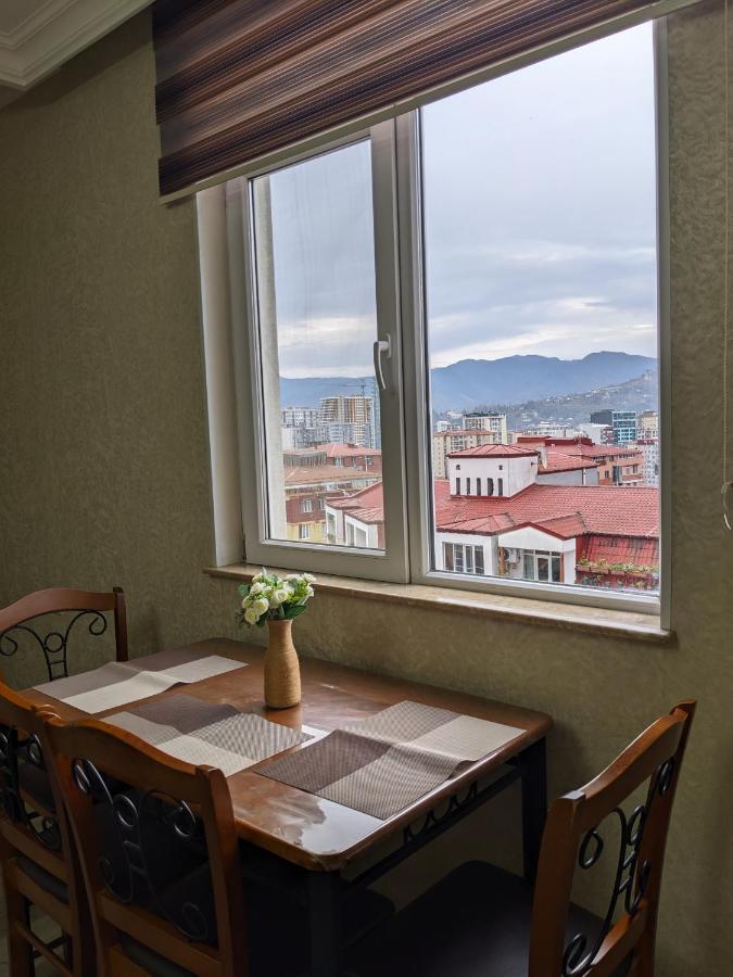 Berapartment With Mountain View Batumi Eksteriør billede