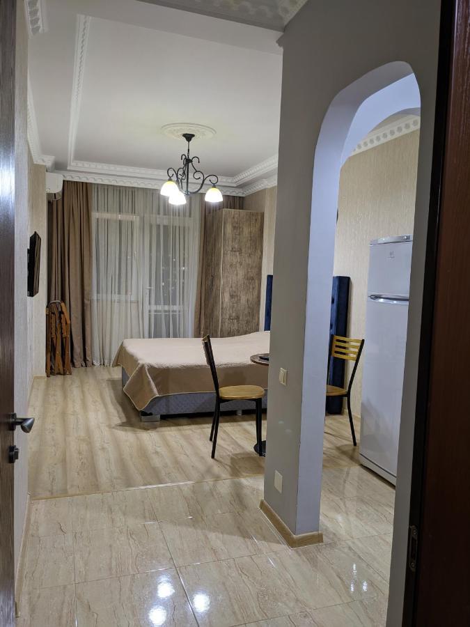 Berapartment With Mountain View Batumi Eksteriør billede