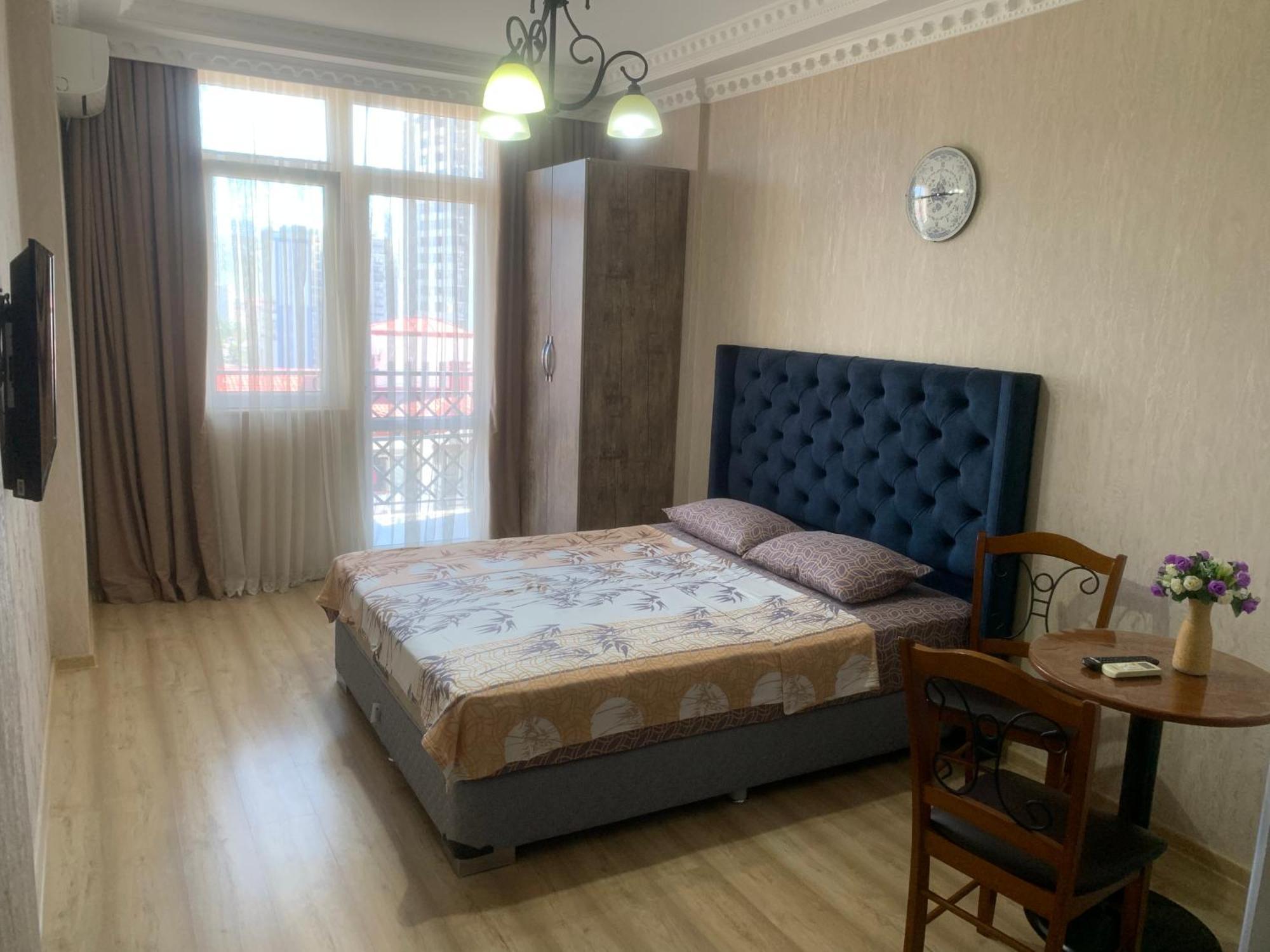 Berapartment With Mountain View Batumi Eksteriør billede